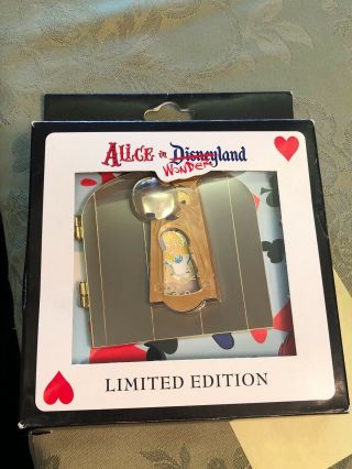 Disney Alice In Wonderland Jumbo Doorknob Keyhole Mad Hatter Tea Party Le Pin