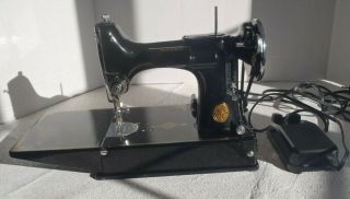 Singer 1935 Featherweight 221 Sewing Machine W Case & Acc Ae 057883