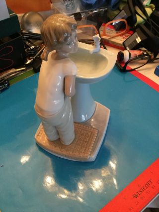 Lladro Figurine 4838 Up Time Little Girl at the Bathroom Sink 3