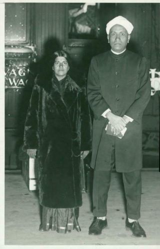 Photograph Of Nobel Laureate In Physics 1930 - Professor Raman With Mrs