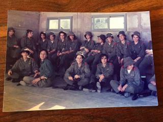 REAL PHOTO 1991 ISRAEL ARMY IDF FEMALE SOLDIERS GIRLS SITTING ZAHAL ISRAELI 2