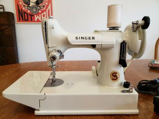 Singer Featherweight Sewing Machine Model 221k