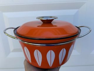 Catherine Holm 2 Quart With Lid / As Stained Inside / Exterior Sweet