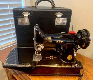 1948 Scrollface Singer 221 - 1 Featherweight Sewing Machine W/ Accessories & Case