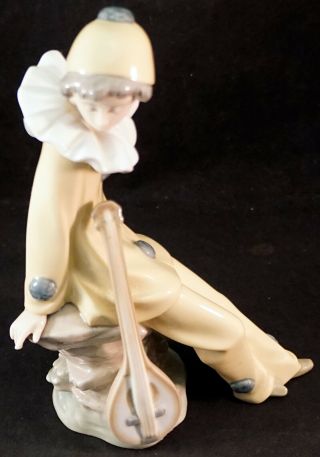 Nao Lladro Figurine Pierrot Clown With Mandolin Seated B - 7s Made In Spain & Box