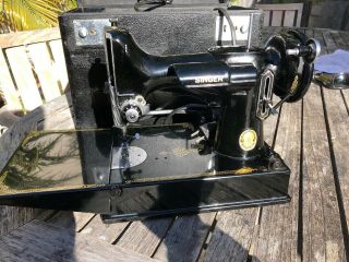 Singer 1952 - 221 Featherweight Sewing Machine W/case - Runs Al186975