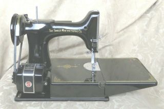 1950 SINGER 221 - 1 FEATHERWEIGHT SEWING MACHINE CASE GOLD BADGE 3