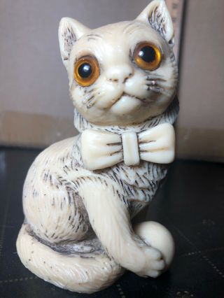 Vintage 3” Hard Plastic Cat Figurine Glass Eyes Bow,  Yarn.  Made In England