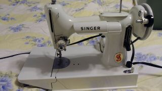 Singer Featherweight White 1964 221k Sewing Machine