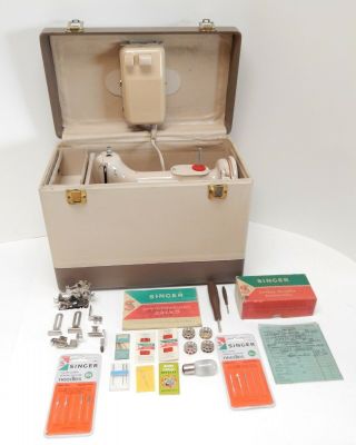 Singer Featherweight 221j Beige Color With Case & Accessories