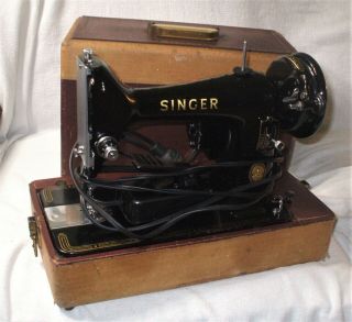 Vintage 99k - 31 Singer Portable Sewing Machine Model 99 - K W/case (see Test)