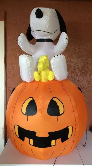 Peanuts Halloween Great Pumpkin Snoopy Woodstock Hug Airblown Inflatable