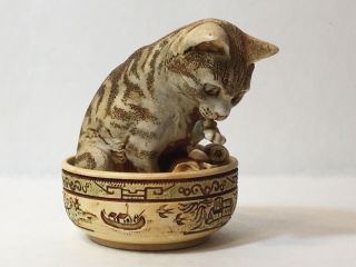 Harmony Kingdom Churchill Cat Preening In Tea Bowl Trinket Box England