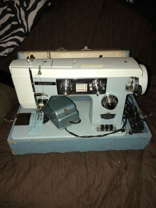 Dressmaker Deluxe Push Button Zig - Zag Swa - 2000 Heavy Duty Vintage Sewing Machine