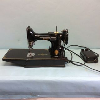 Singer Featherweight Portable Sewing Machine In Case With Accessories 1952