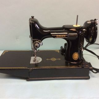 Singer Featherweight Portable Sewing Machine in Case with Accessories 1952 2