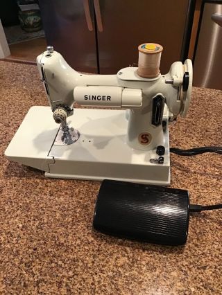 White Singer Featherweight Sewing Machine 221k - 7 Portable Electric W/acc & Case