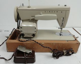 Singer Sewing Machine Model 237 Fashion Mate Zigzag W/ Case & Pedal (3h4.  31.  Jk)