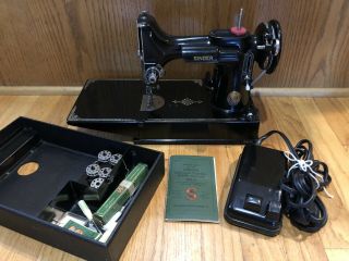 Very Good 1950 Model Singer 221 - 1 Featherweight Sewing Machine With Case