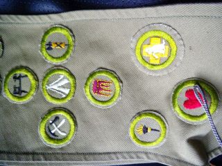 BOY SCOUT SASH WITH 24 PATCHES,  1 PIN 2