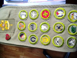 BOY SCOUT SASH WITH 24 PATCHES,  1 PIN 3