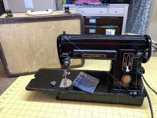 Vintage Singer 301A Black Sewing Machine with case. 2