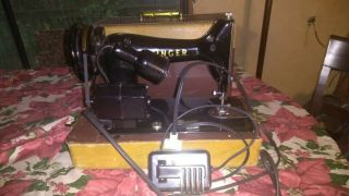 Vintage 99k Singer Portable Sewing Machine W/case