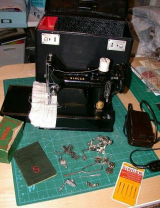 Singer Featherweight 221k Sewing Machine 1956