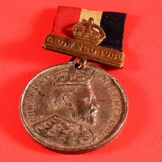 1902 King Edward VII Coronation Medallion With Ribbon (31 mm Diameter) 3