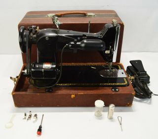 Pfaff 130 Sewing Machine With Carrying Case Manufactured In Germany