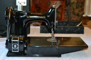 Singer 221 - 1 Featherweight Sewing Machine