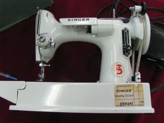 SINGER 221 Featherweight Sewing Machine WHITE - PARTS 2