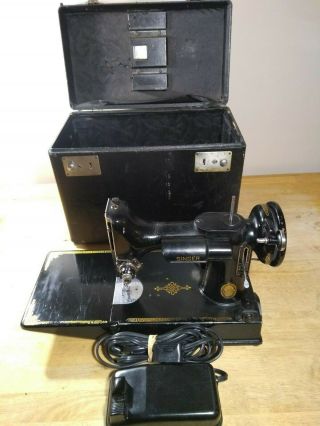Vintage Singer Featherweight Sewing Machine In Case 3 - 120