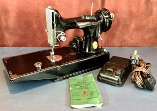 Singer 221 - 1 Featherweight Sewing Machine Simanco Shuttle W - Pedal Case Ah657374