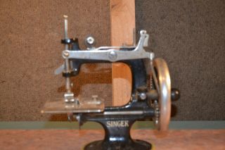 Singer Hand Crank Sewing Machine 5 3/8 " Tall