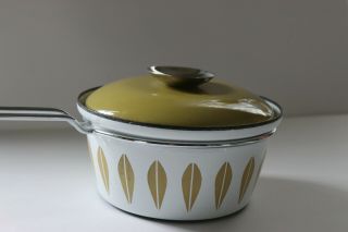 Cathrine Holm Mid - Century Lotus Design White 1 - 1/2 Qt.  Covered Sauce Pan