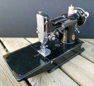 Rare 1933 Singer Featherweight 221 Sewing Machine w/ Case Wow 2