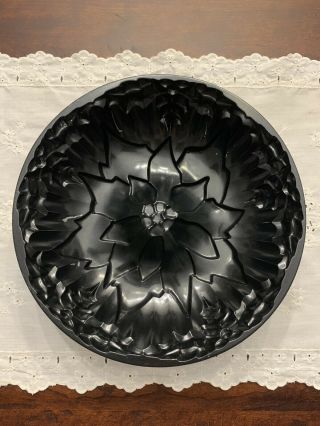 Nordic Ware Heavy Cast Aluminum Black Poinsettia Cake Bundt Pan Mold