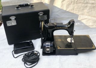 Singer 221k Featherweight Sewing Machine