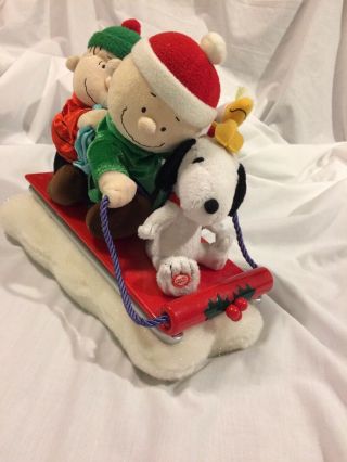 Gemmy Peanuts Charlie Brown Snoopy Linus Christmas Sled Music Animated