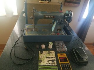 Vintage Morse 200 Deluxe Sewing Machine Made In Japan.  Complete Near Cond.