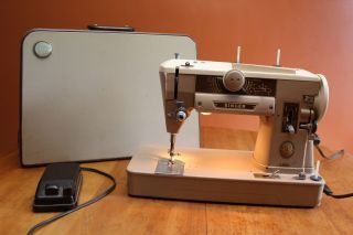 1957 Singer 401a Slant - O - Matic Sewing Machine With Case Serial Na844679 Guc
