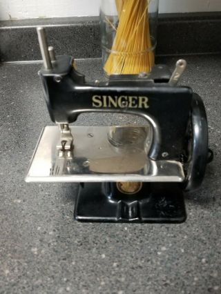 Vintage Singer 20 Sewhandy Toy Child Small Sewing Machine