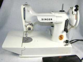 Singer WHITE 221K Featherweight Sewing Machine with Case 2