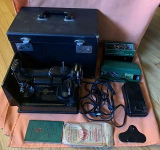 1952 Singer 221 Featherweight Sewing Machine W Pedal,  Case & Accs.  Sn Al001720