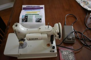 Celery White Singer Featherweight 221k Sewing Machine