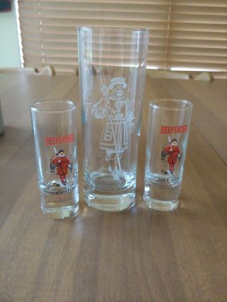 2 Beefeater London Dry Gin 4 " Collectible Shot Glasses & 1 High Ball Etchd Glass
