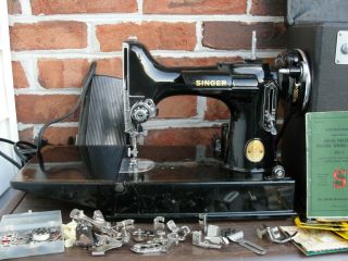 Singer Sewing Machine Featherweight 221 Simanco 45713 With Extra
