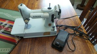 Singer 221k Featherweight Sewing Machine White 1950 