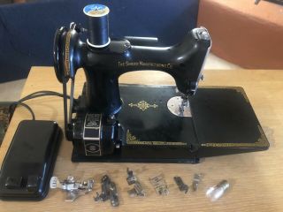 Vintage 1941 Singer Sewing Machine Featherweight 221 With Case